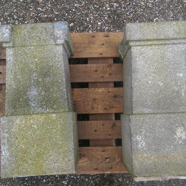 runde historische Granitsäulen, Paar mit Sockel - Historische Baustoffe